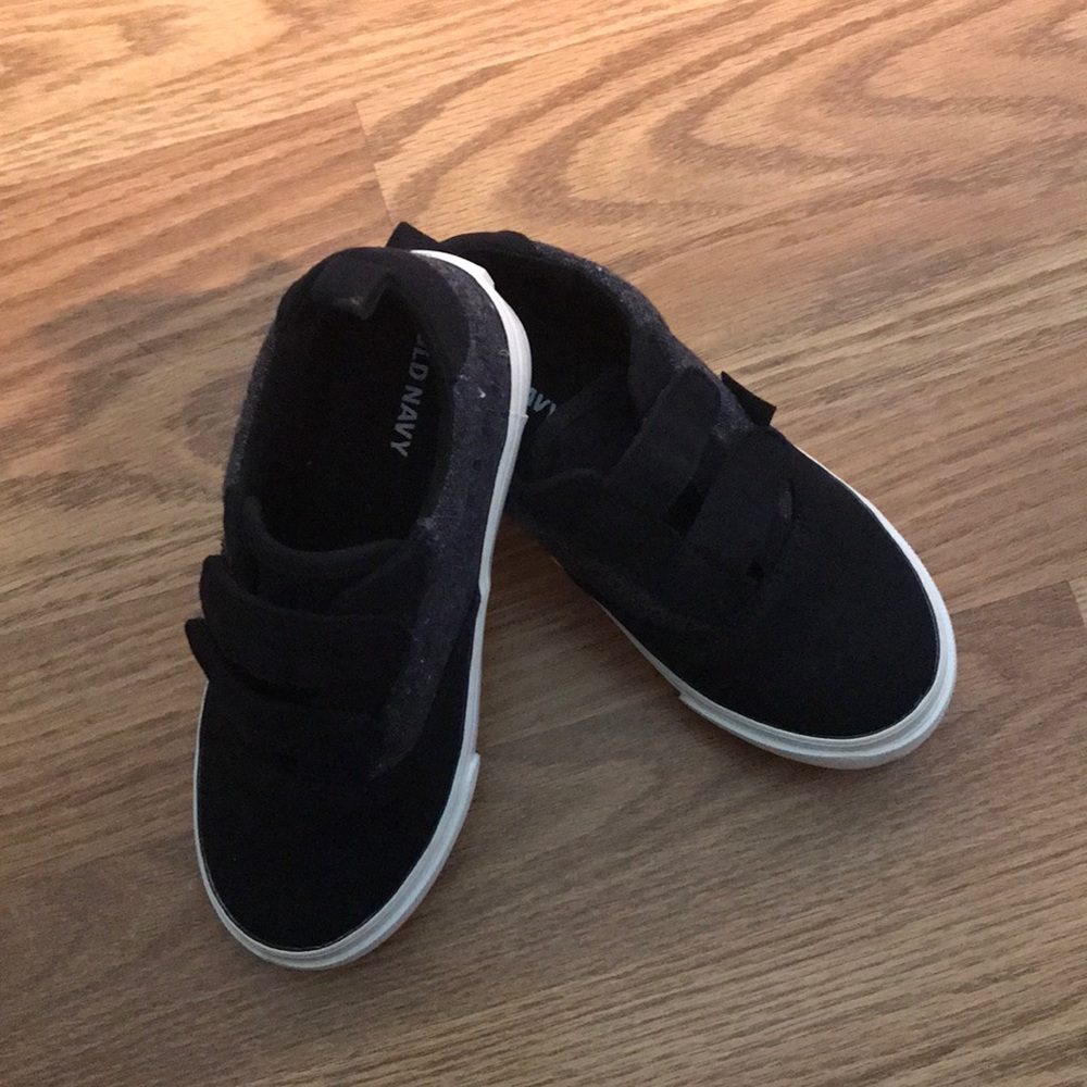 Old Navy Boys Canvas Shoes - Size 9